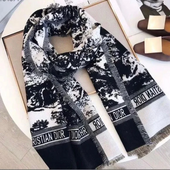 Authentic DIOR CASHMERE SHAWL - Picture 3 of 7